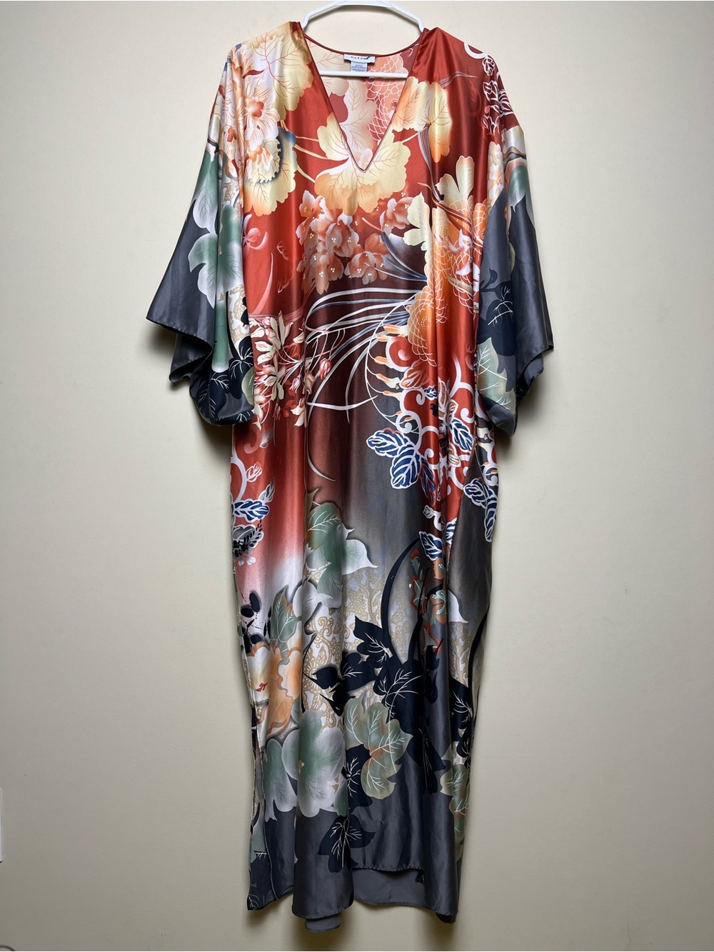 Natori Floral Satin Caftan Kimono Dress Red Gray Womens Size L Boho Chic Luxe